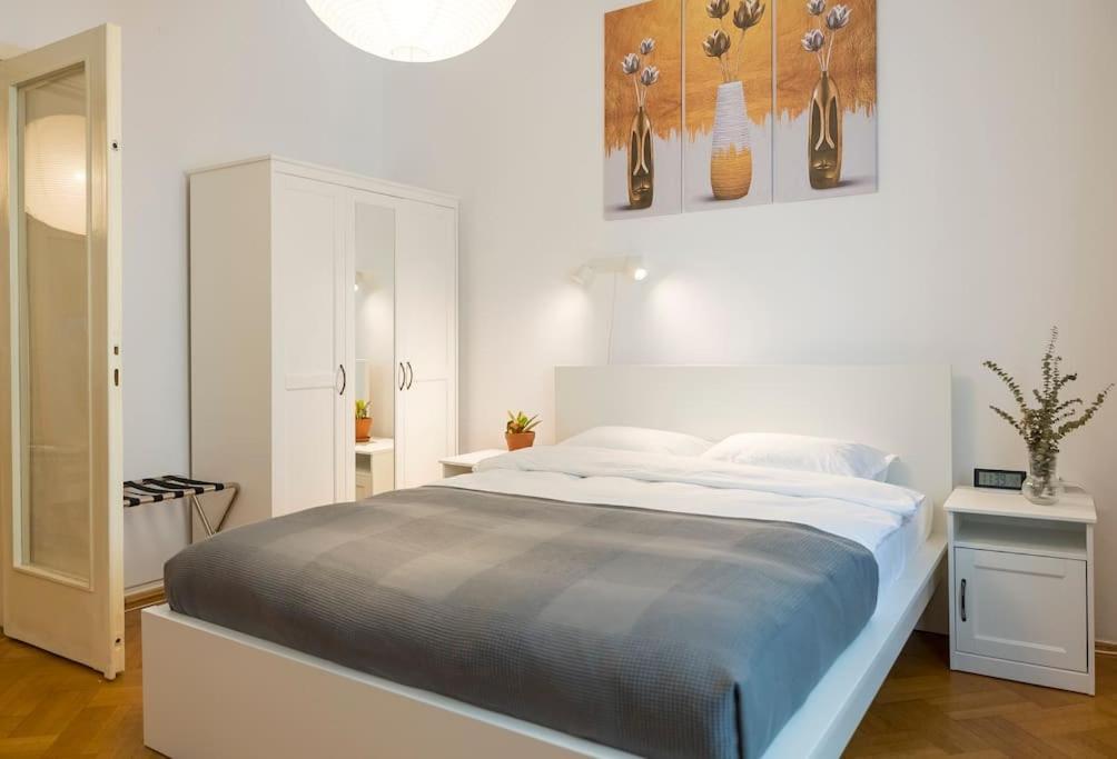 Ultra-Central University Square Apartament Apartament Βουκουρέστι Εξωτερικό φωτογραφία
